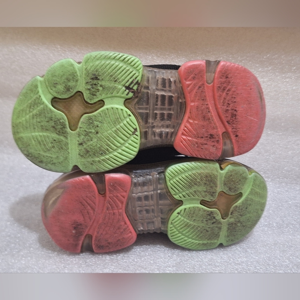 🏷 2/$12 Black Toddler Sneakers - Picture 4 of 5